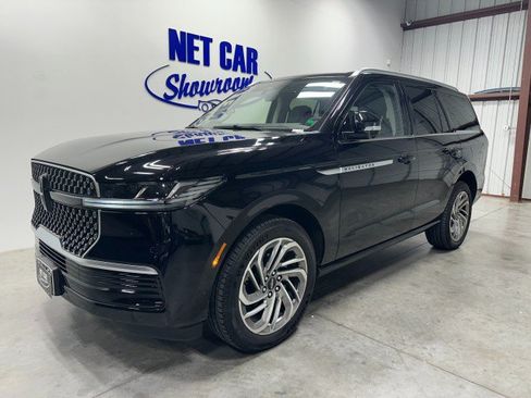 Used 2025 Lincoln Navigator Reserve AWD/4WD image 9