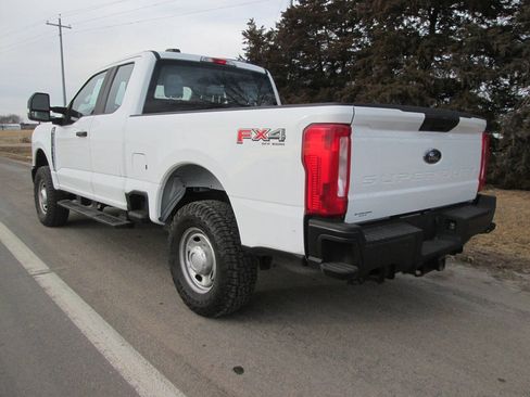 Used 2023 Ford F250 XL w/ FX4 Off-Road Package AWD/4WD image 2