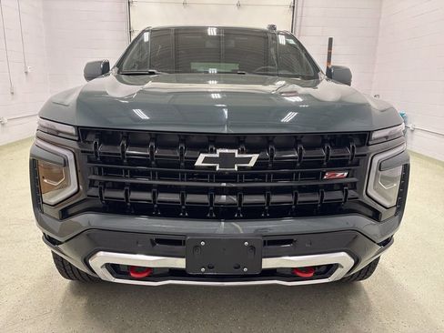 Used 2025 Chevrolet Suburban Z71 w/ Comfort Package AWD/4WD image 9