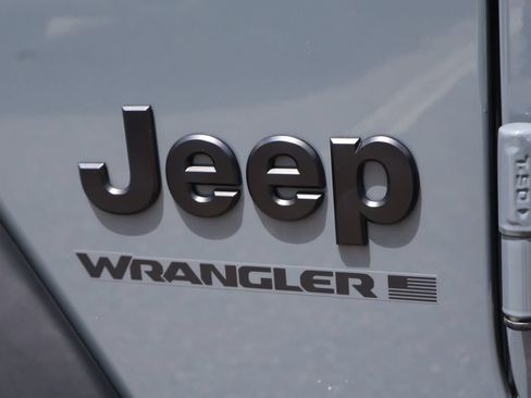 Used 2025 Jeep Wrangler Sport AWD/4WD image 10
