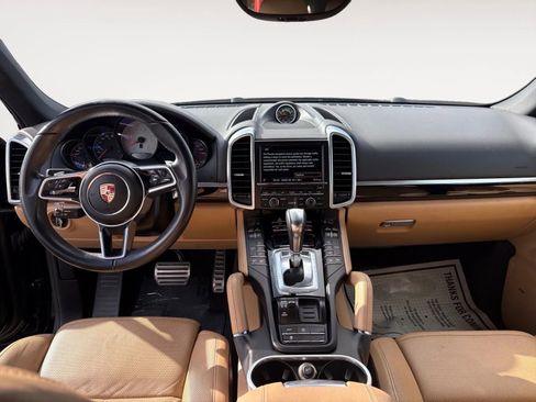 Used 2015 Porsche Cayenne S image 9