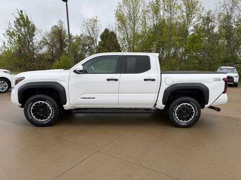 Used 2024 Toyota Tacoma TRD Off-Road AWD/4WD image 2
