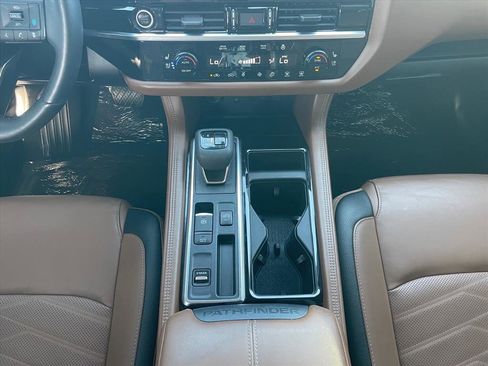 Used 2023 Nissan Pathfinder Platinum image 17