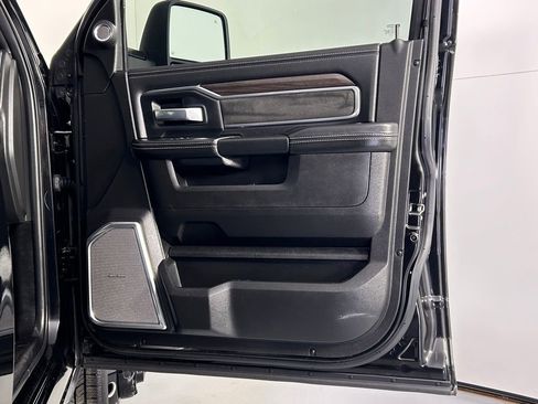 Used 2025 RAM 3500 Laramie AWD/4WD image 10