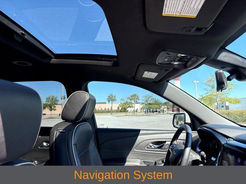 Used 2023 Chevrolet Traverse Premier FWD image 5