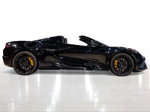 Used 2025 Chevrolet Corvette Z06 w/ Stealth Interior Trim Package RWD image 9