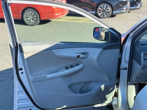 Used 2010 Toyota Corolla S image 21