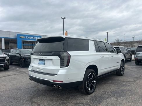 Certified 2025 Chevrolet Suburban High Country image 3