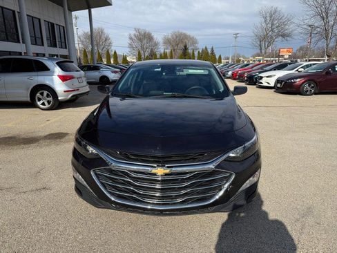 Used 2023 Chevrolet Malibu LT image 2