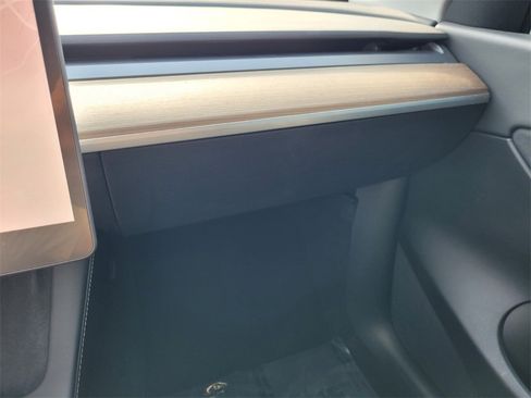 Used 2022 Tesla Model Y Performance image 27