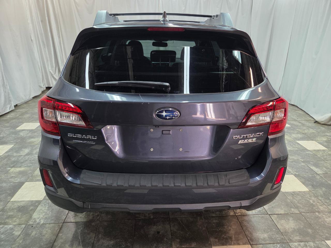 Used 2017 Subaru Outback 2.5i Limited AWD/4WD image 4