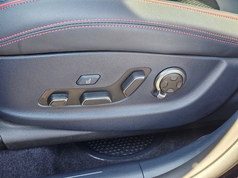 Certified 2025 Genesis GV70 3.5T Sport AWD/4WD image 33