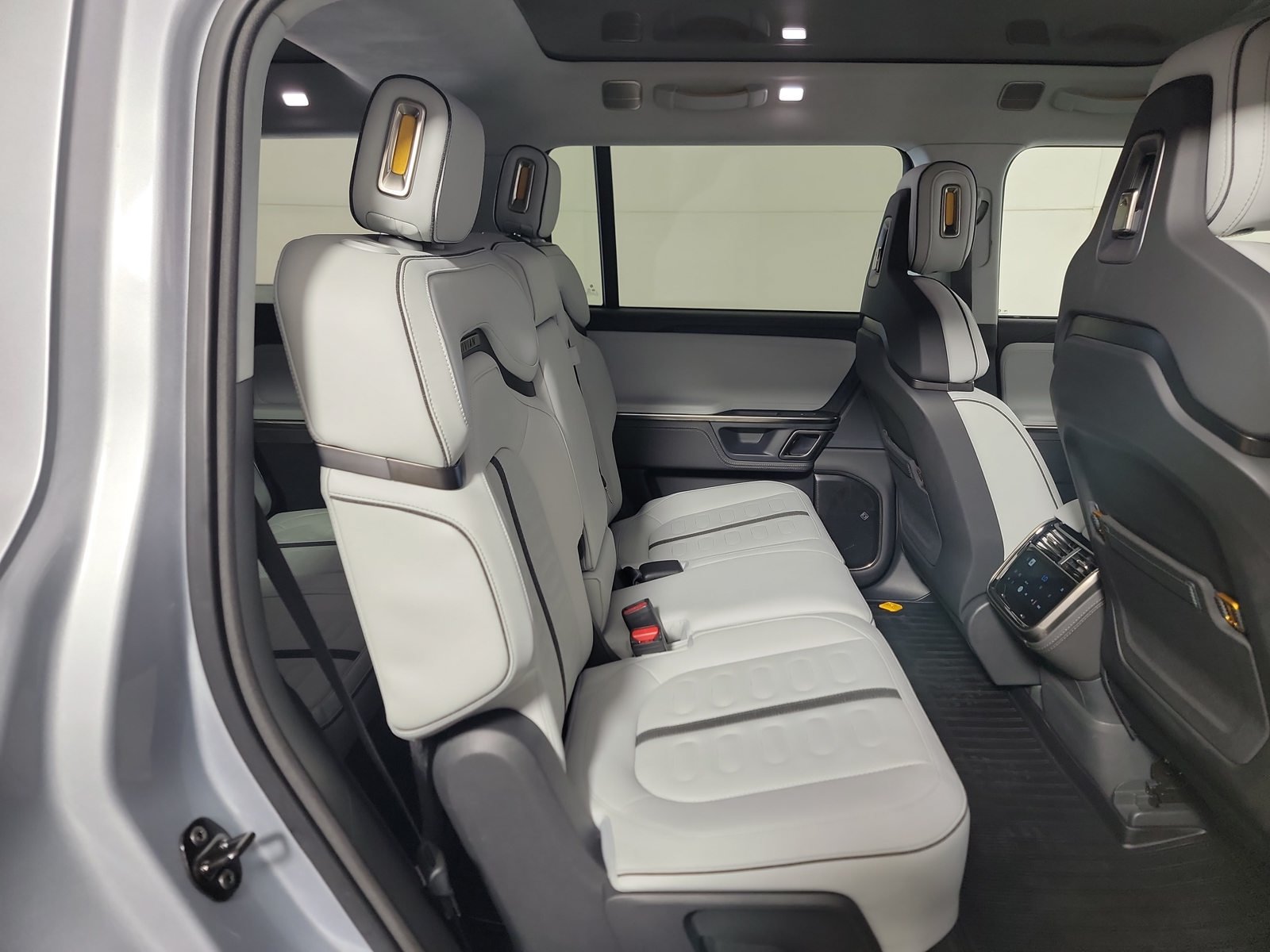 Used 2023 Rivian R1S Adventure Quad AWD/4WD image 23