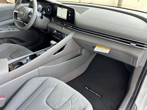 Used 2024 Hyundai Elantra SEL w/ Convenience Package image 19