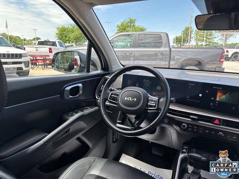 Used 2024 Kia Sorento S FWD image 47