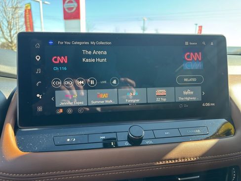 Used 2024 Nissan Rogue Platinum w/ Platinum Premium Package image 18