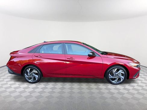 Used 2025 Hyundai Elantra Sport FWD image 4