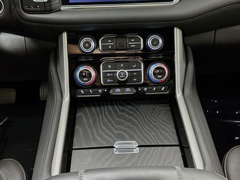 Used 2021 GMC Yukon Denali image 13