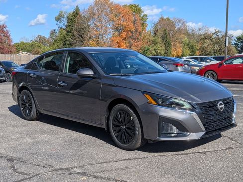 New 2025 Nissan Altima 2.5 SV image 7