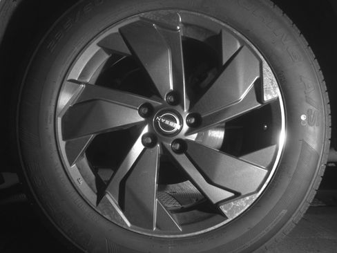 Used 2025 Nissan Rogue SV image 14