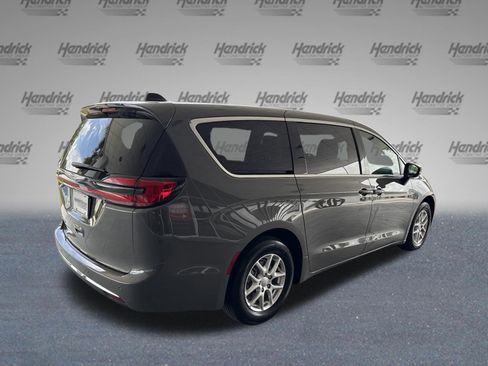 Used 2025 Chrysler Pacifica Select FWD image 30