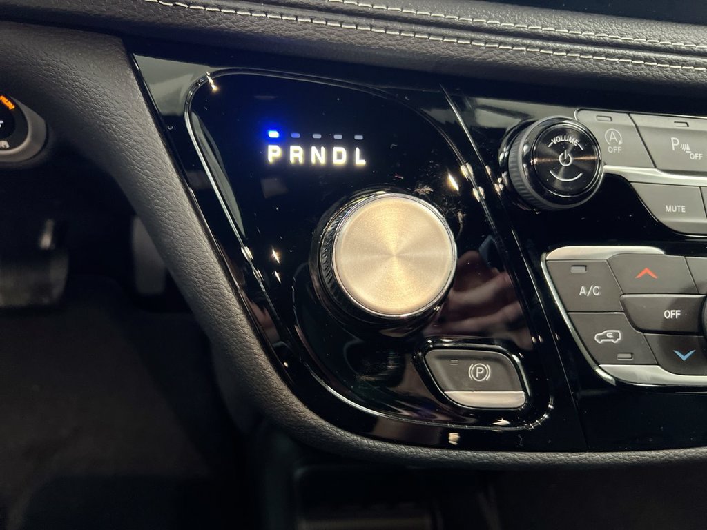 New 2026 Chrysler Pacifica Select AWD/4WD image 17
