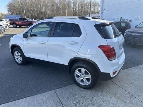 Used 2017 Chevrolet Trax LT w/ Sun & Sound Package image 5