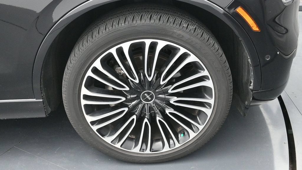 Used 2021 Lincoln Aviator Black Label w/ Class IV Trailer Tow Package AWD/4WD image 15
