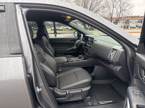 Used 2025 Nissan Pathfinder Rock Creek image 18