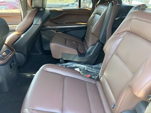 New 2026 Lincoln Navigator Reserve AWD/4WD image 18