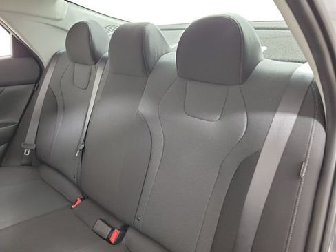 Used 2025 Hyundai Elantra SE FWD image 13