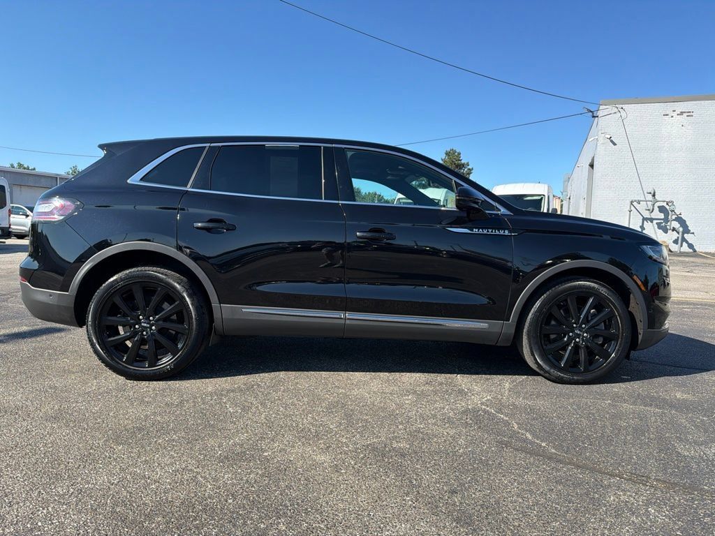 Used 2023 Lincoln Nautilus Reserve w/ Equipment Group 201A AWD/4WD image 6