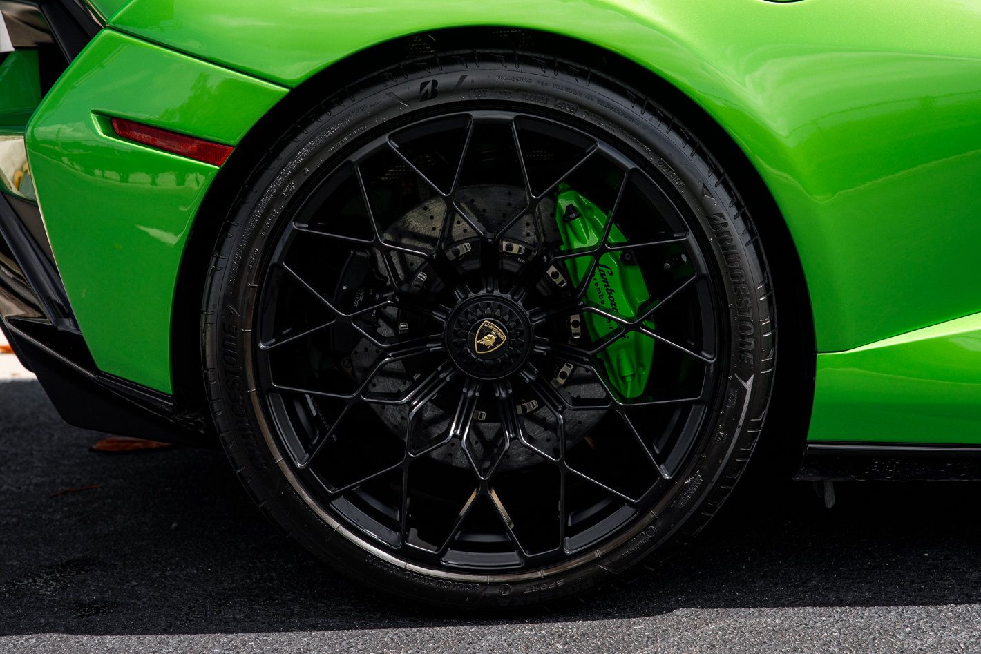 Used 2023 Lamborghini Huracan STO RWD image 28