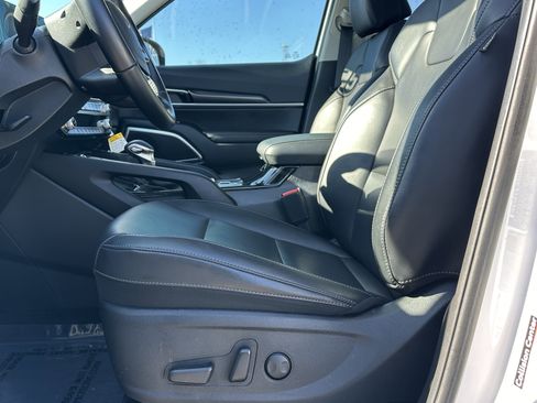 Used 2025 Kia Telluride S image 12