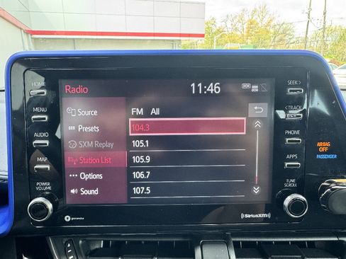 Used 2022 Toyota C-HR XLE FWD image 15