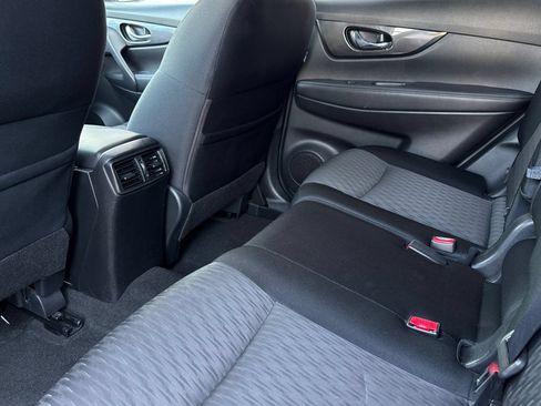 Used 2017 Nissan Rogue SV FWD image 12