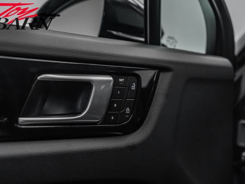 Used 2022 Porsche Cayenne S image 19