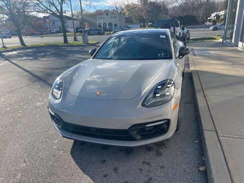 Used 2023 Porsche Panamera 4 Platinum Edition image 47