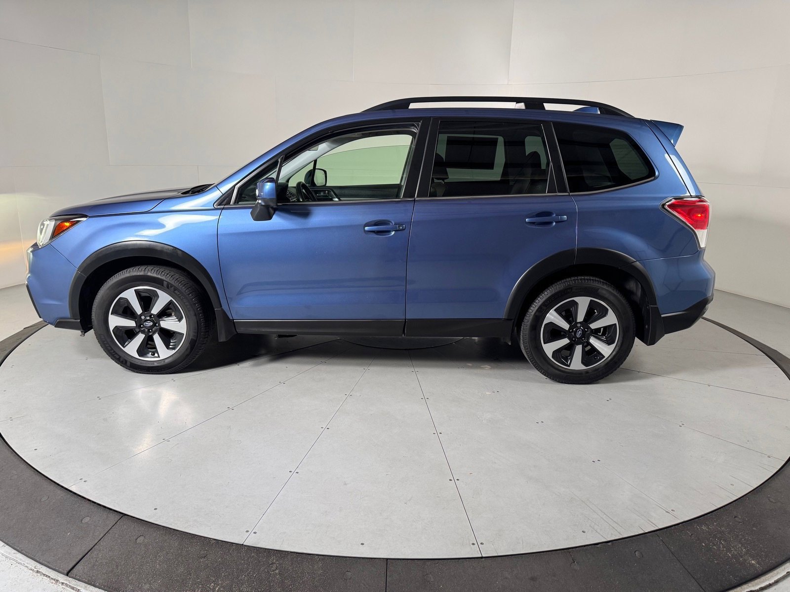 Used 2018 Subaru Forester 2.5i Limited AWD/4WD image 2