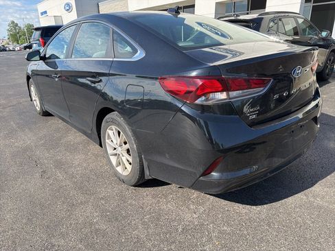 Used 2019 Hyundai Sonata SE w/ Cargo Package FWD image 2