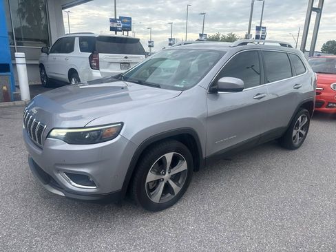 Used 2019 Jeep Cherokee Limited w/ Technology Group FWD image 1