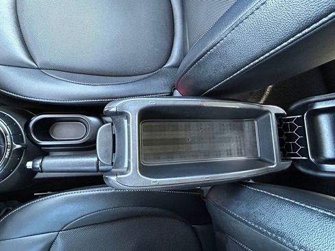 Used 2015 MINI Cooper 4-Door Hardtop image 29