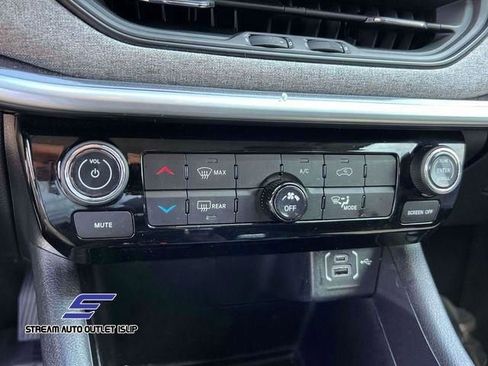 Used 2022 Jeep Compass Latitude image 32