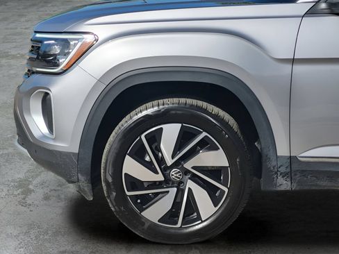 Used 2025 Volkswagen Atlas SEL AWD/4WD image 32