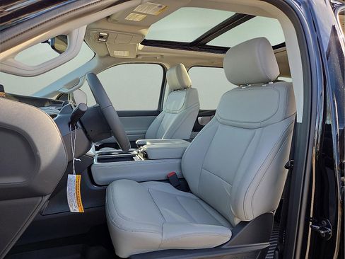 New 2026 Ford Expedition Active image 11