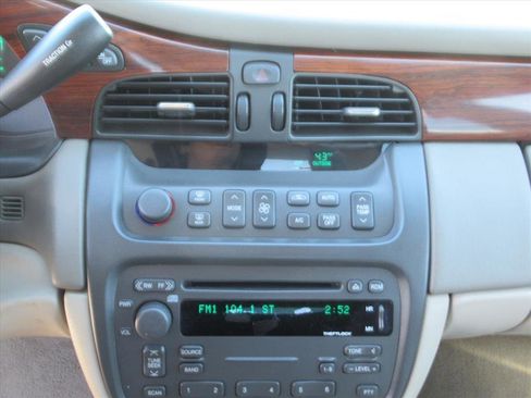 Used 2004 Cadillac De Ville Base image 21