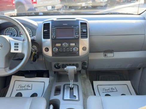 Used 2018 Nissan Frontier SL image 12