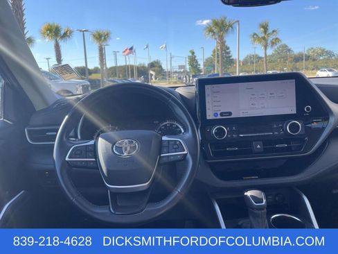 Used 2023 Toyota Highlander XLE image 15