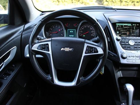 Used 2011 Chevrolet Equinox LTZ image 18