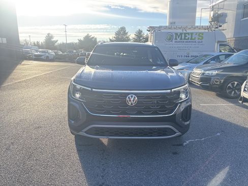 Used 2024 Volkswagen Atlas Cross Sport SE image 2